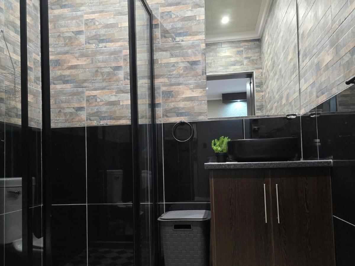 Palm Inn Guesthouse Onverwacht المظهر الخارجي الصورة